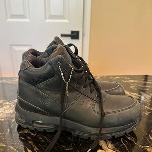 Nike Black Sturdy Boots with Padded Ankle